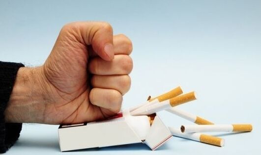 Lënia e duhanit do të parandalojë dhimbjen në nyjet e gishtave